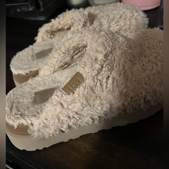 Ugg - Picture 3 of 7